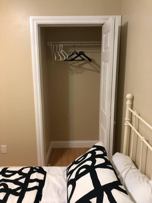 Modern Private Suite Close To Everything فانكوفر المظهر الخارجي الصورة