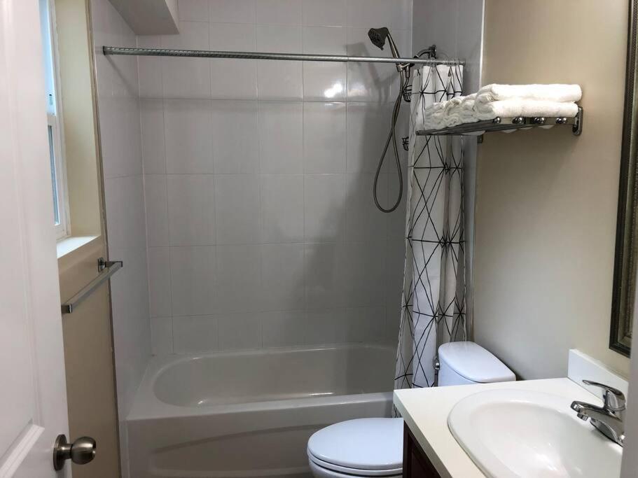 Modern Private Suite Close To Everything فانكوفر المظهر الخارجي الصورة