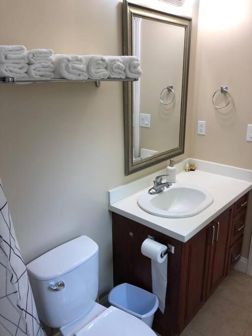 Modern Private Suite Close To Everything فانكوفر المظهر الخارجي الصورة